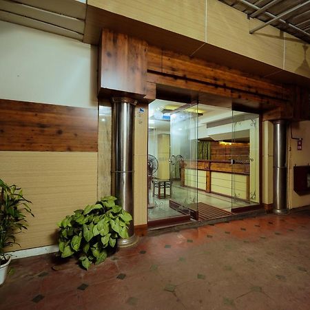 Hotel Oneiro Thrissur エクステリア 写真