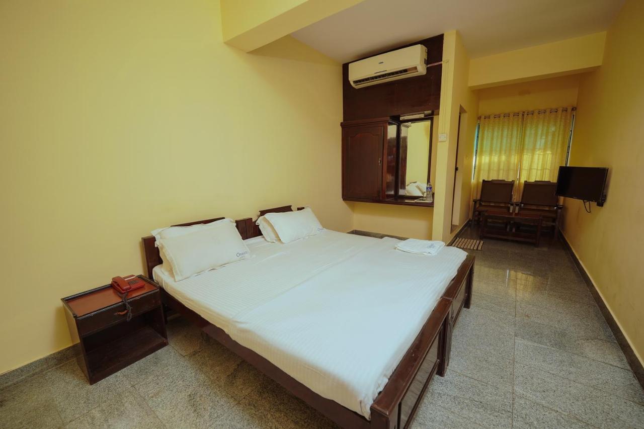 Hotel Oneiro Thrissur エクステリア 写真