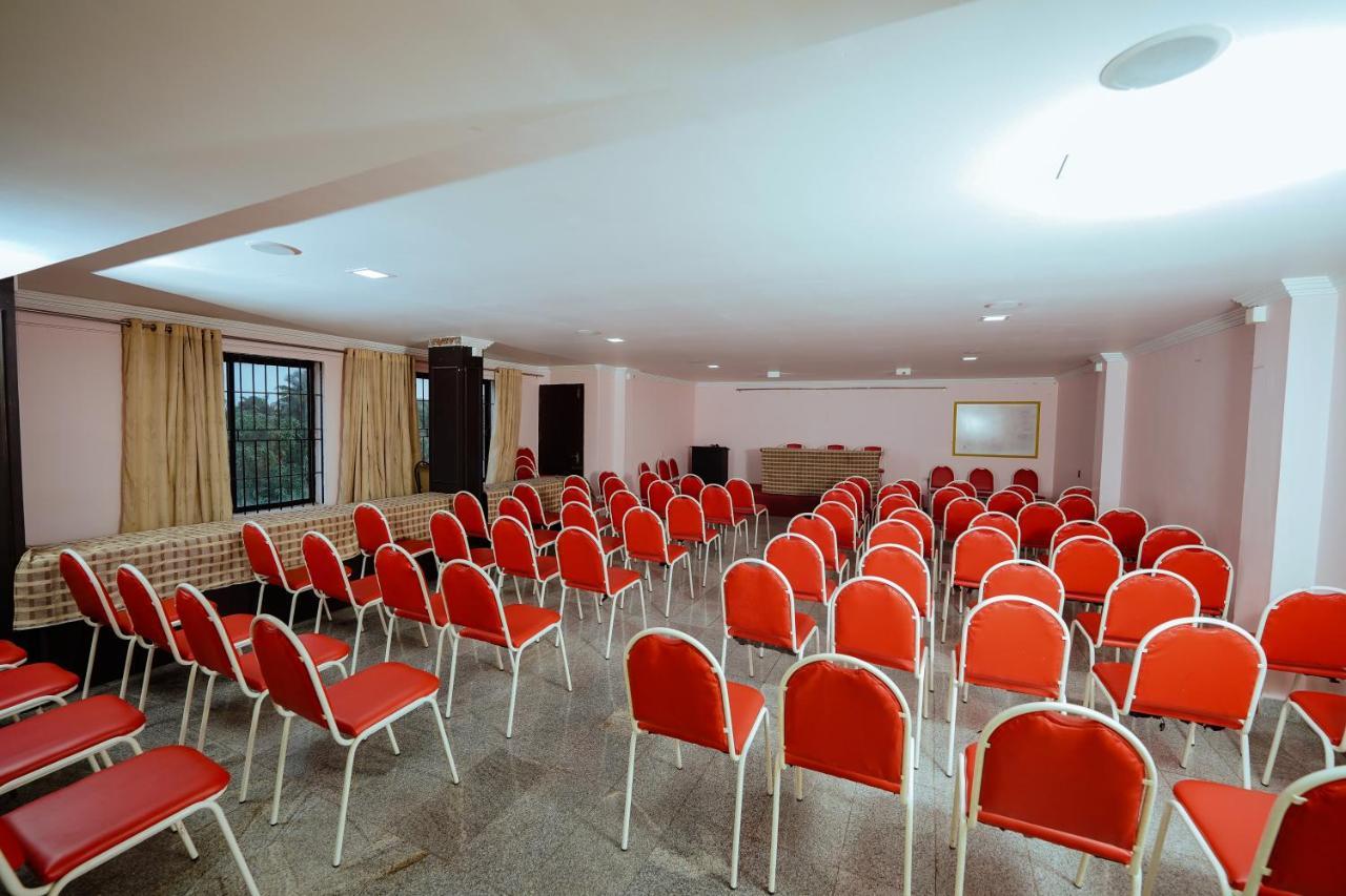 Hotel Oneiro Thrissur エクステリア 写真