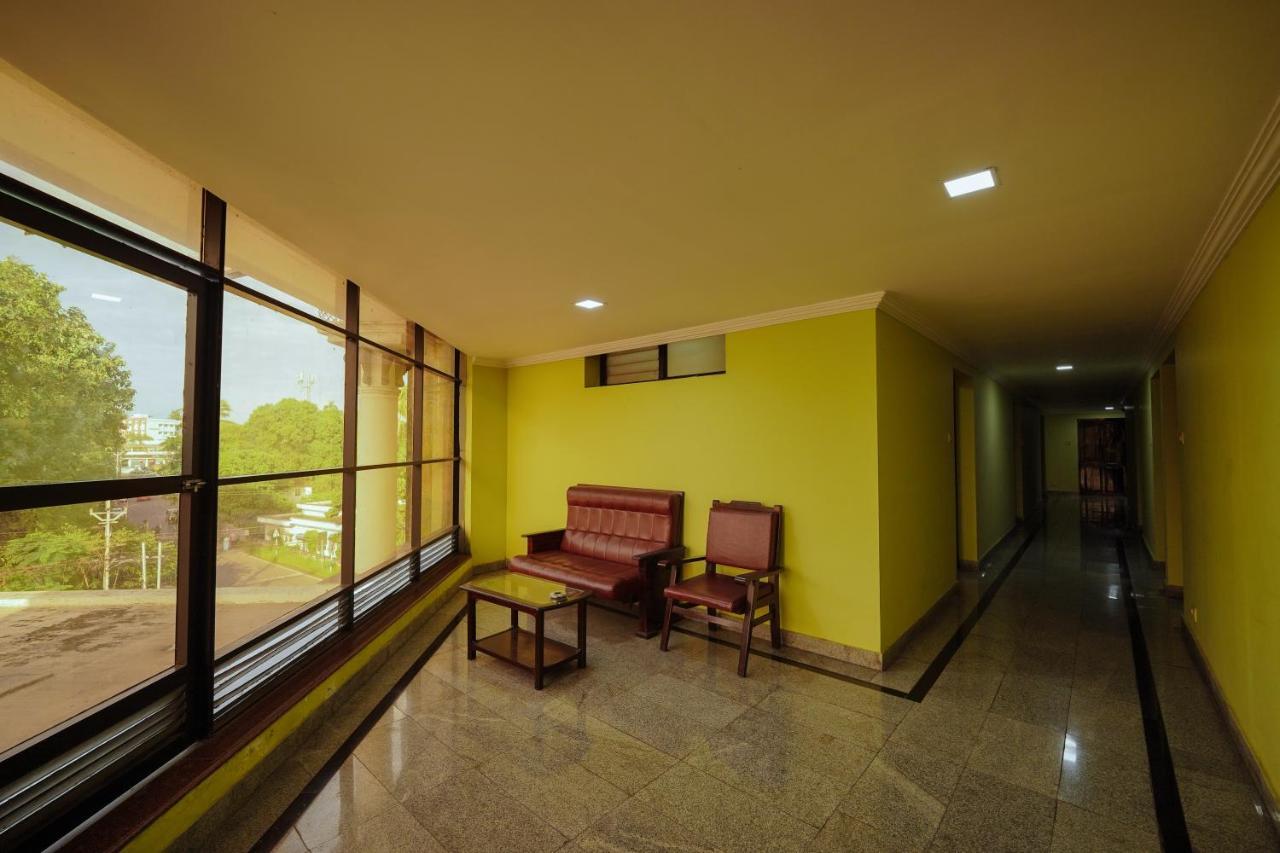 Hotel Oneiro Thrissur エクステリア 写真