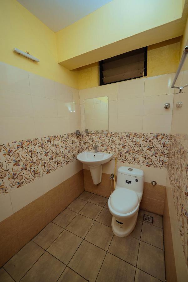 Hotel Oneiro Thrissur エクステリア 写真