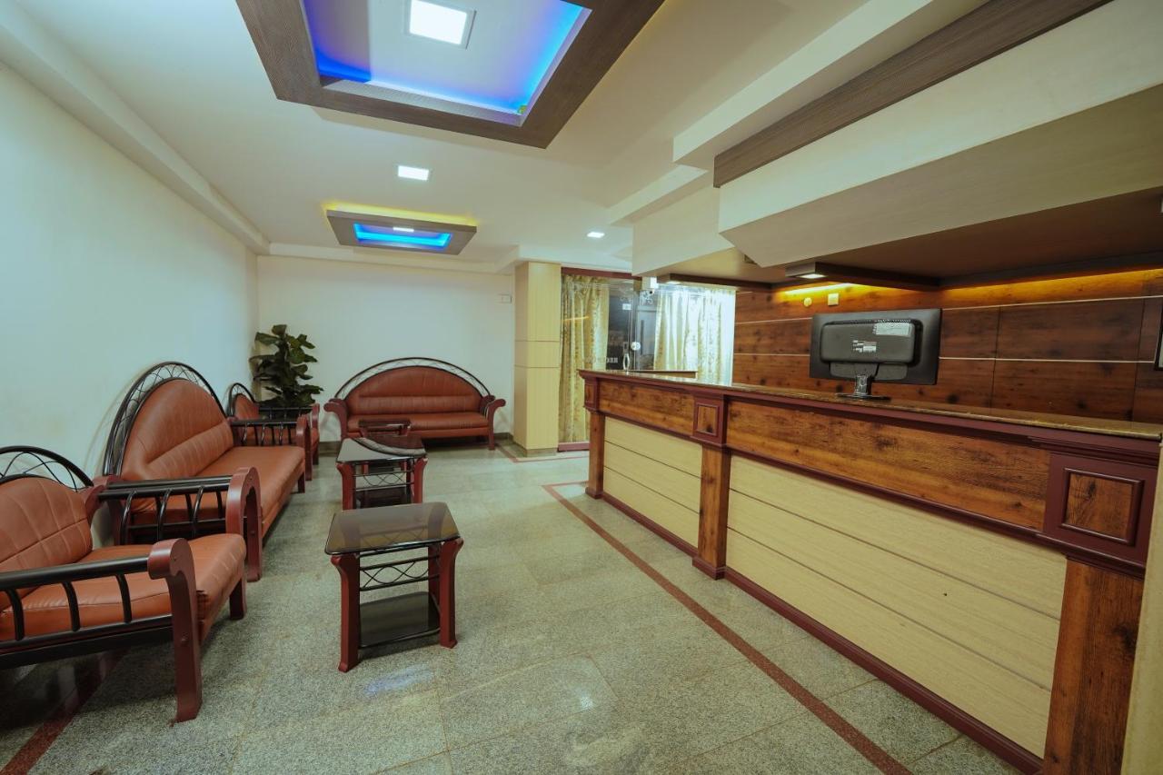 Hotel Oneiro Thrissur エクステリア 写真