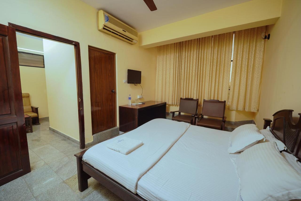 Hotel Oneiro Thrissur エクステリア 写真